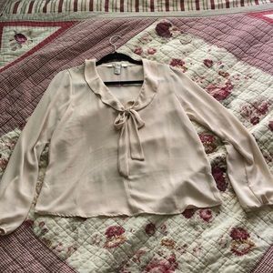 Flowy blouse with bow tie
